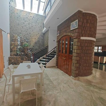 Waterfall Villa - 4Bhk Májszúr Kültér fotó