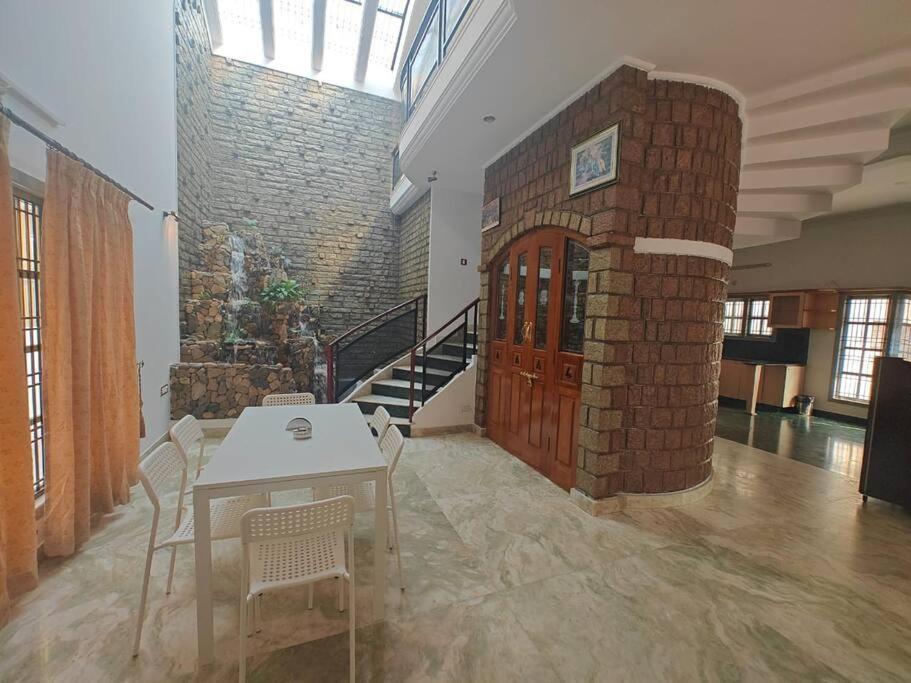 Waterfall Villa - 4Bhk Májszúr Kültér fotó