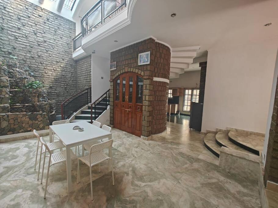 Waterfall Villa - 4Bhk Májszúr Kültér fotó